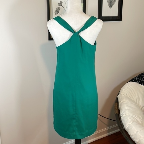 🤩3 for $30 Bundle Deal🤩
J. Crew twist strap green dress - Picture 4 of 10
